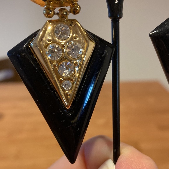 Earrings. 1980’s. Gold tone with black lucite and clear stones. - Picture 4 of 5